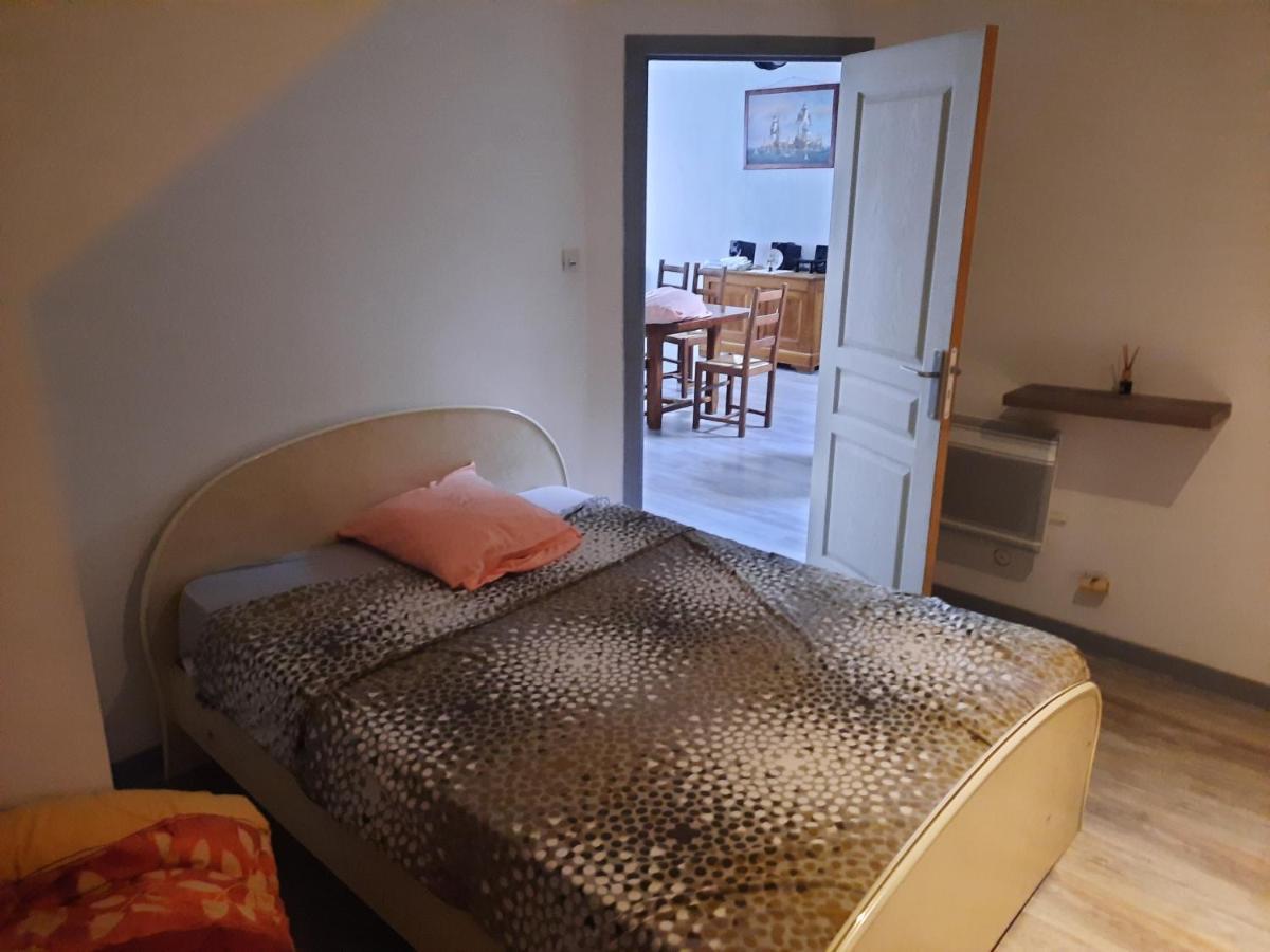 Appartement Tres Spacieux 4 Chambres 6 Couchages Noidans-le-Ferroux Luaran gambar